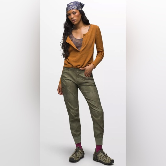 Prana Pants - PrAna NWT Size 12 Green Sage Camouflage Mid Rise Halle Jogger II